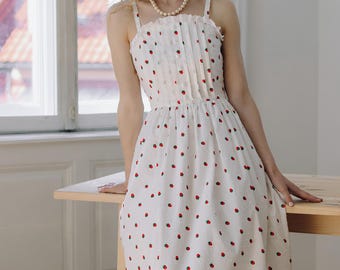 weißes Erdbeerkleid Midi Trägerkleid Baumwolle Sommerkleid/Retrokleid Midi weiß rotes Erdbeerkleid/CottageCore weißes Kleid