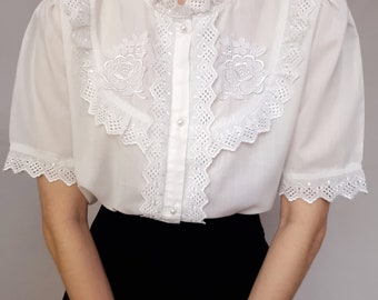 Vintage blouse puffy sleeves embroidered