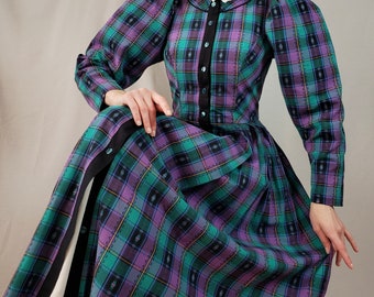 Vintage checked dress puffy sleeves button be down/Austrian dress fit and flared/retro dress checked/Victorian dress puffer sleeves