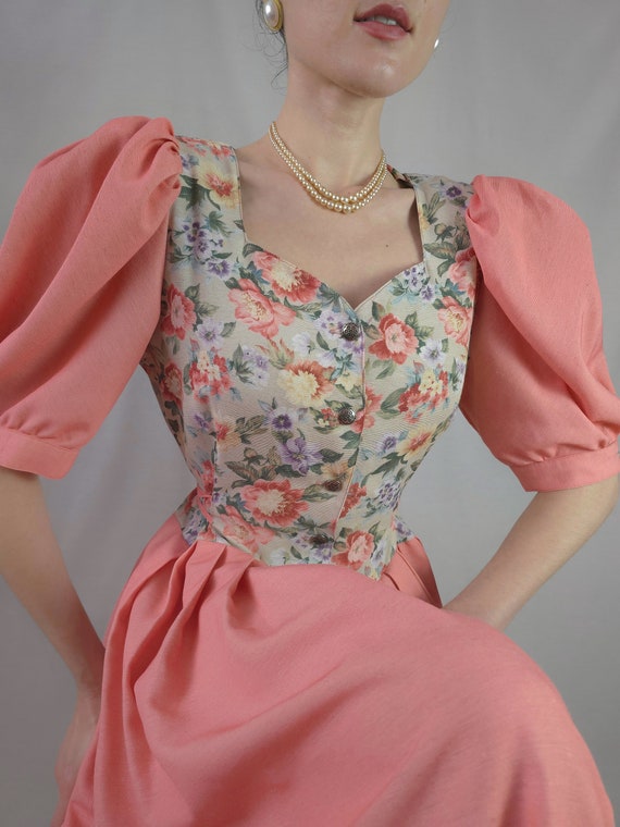 Traditional Austrian dress puffy sleeves floral p… - image 7