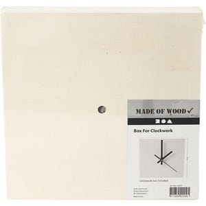 Peut inclure: Une boîte carrée en bois clair conçue pour un mécanisme d'horlogerie. La boîte comporte un trou pré-percé et une étiquette indiquant "MADE OF WOOD" et "Box For Clockwork". Un schéma d'un cadran d'horloge est également visible.