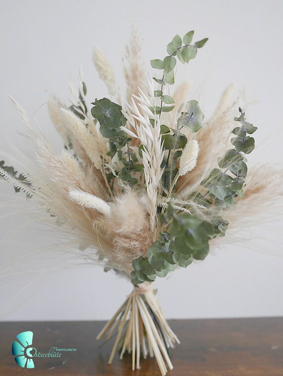 Bouquet de fleurs sèches dans la nature avec eucalyptus et - Etsy France