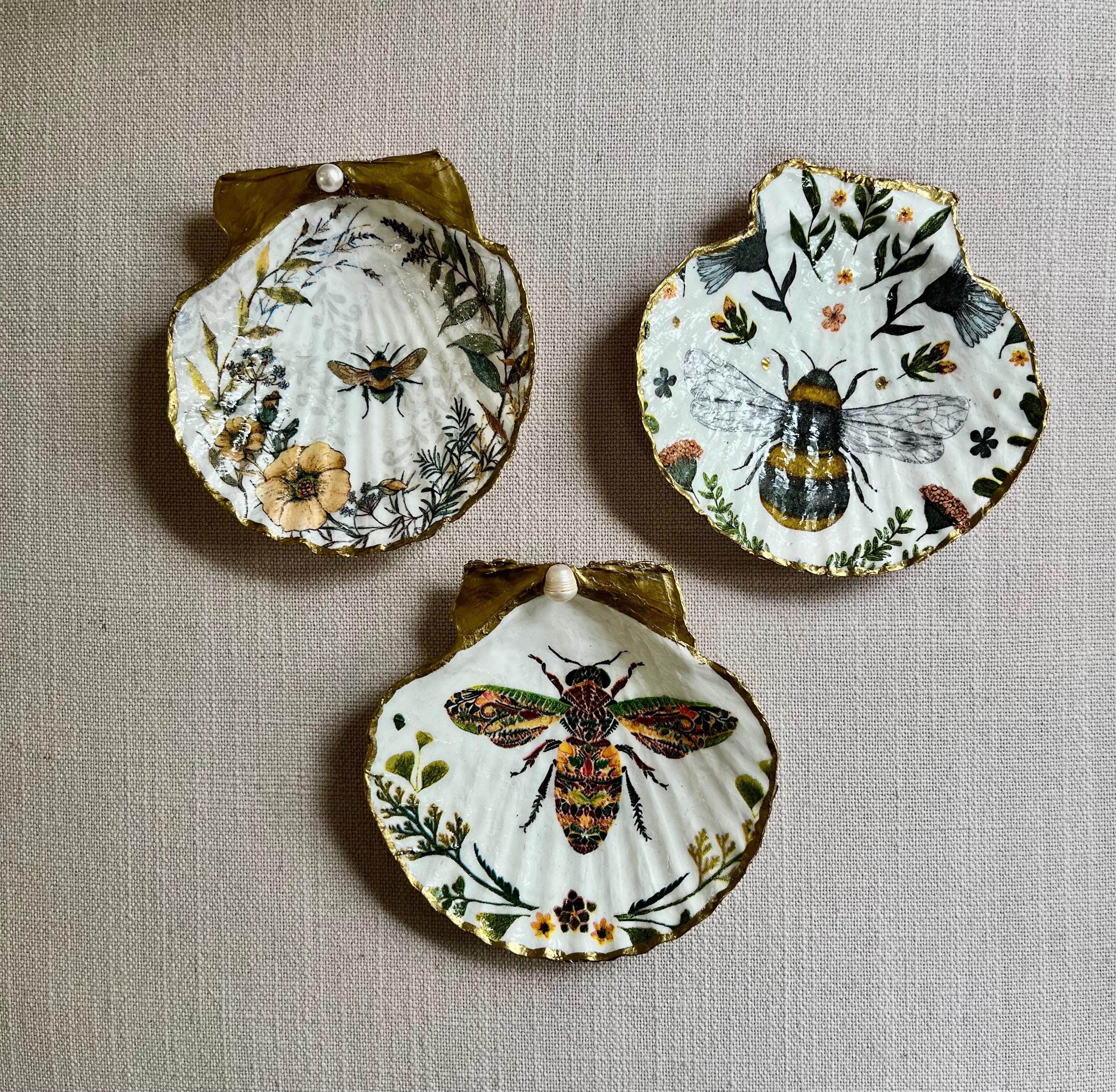 Decoupage Scallop Shell Ring Dish , Bee Theme. Coastal Jewelry Dish ...