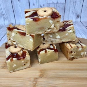 Jammie Dodger Fully Loaded White Chocolate Chunky Blondies Homemade Treat Box NOT Letterbox