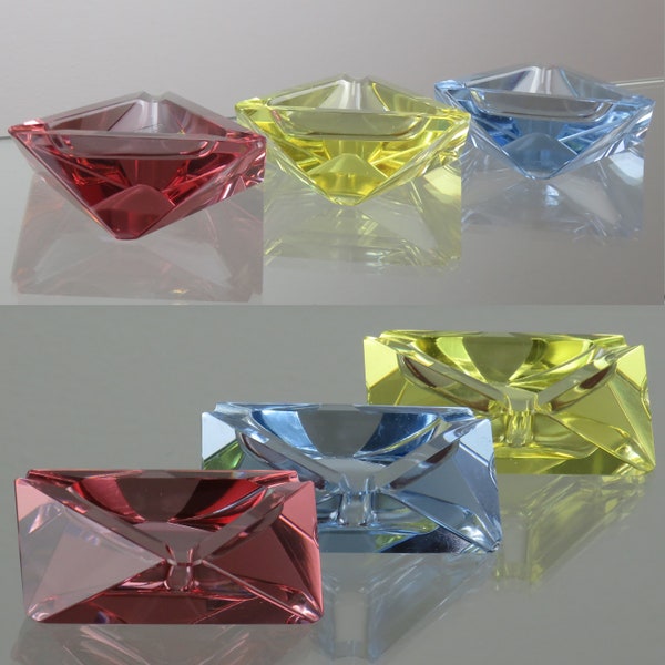 Tris de petits cendriers en forme de prisme Bleu azur/rose/jaune  Murano 1960S