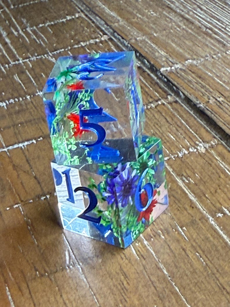 Mahjong pair of Flower Dice in organza bag. image 5