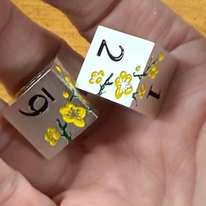 Mahjong metal Dice! Set of 2 Rose gold and white, 3 colors to choose from. Solid metal dice! silver and yellow