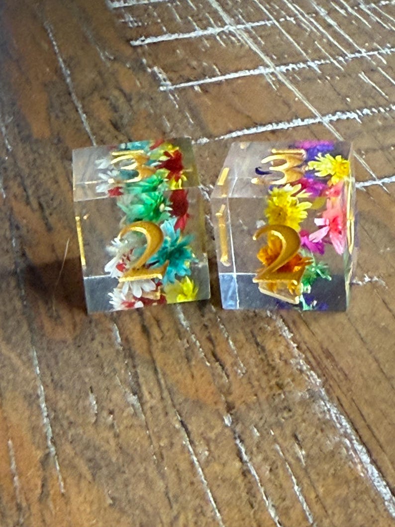 Mahjong pair of Flower Dice in organza bag. image 6