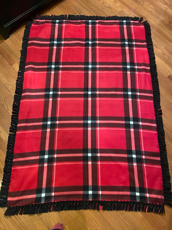 Red plaid fleece blanket hotsell