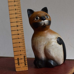 Gatto intagliato nel legno