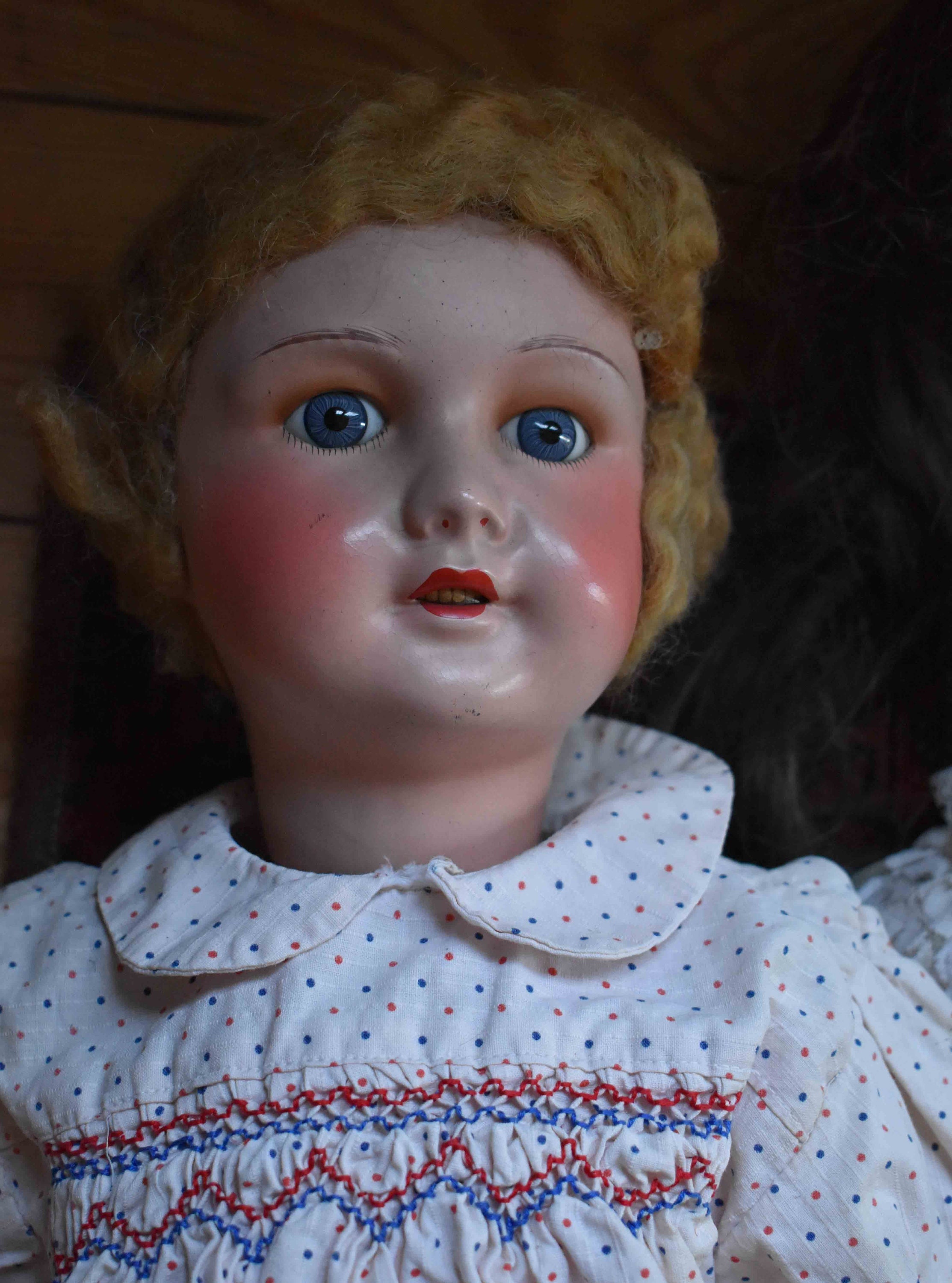 POUPÉE DE PORCELAINE Grand Siècle avec toute sa tenue, super état EUR 15,00 - FR
