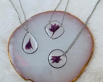 Necklace in resin and dried flowers