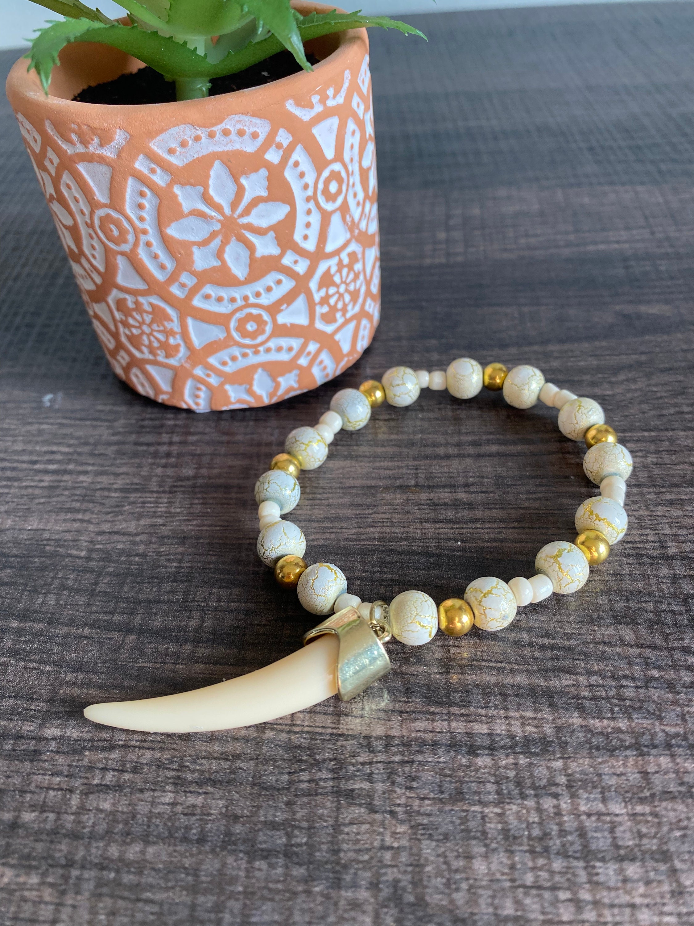 Boho Horn Stretch Bracelet, boho bracelet, handmade bracelet, beaded bracelet, hippie bracelet, cute bracelet, vintage style bracelet,