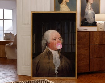 Puede incluir: Un retrato impreso y enmarcado de un caballero al estilo del siglo XVIII con abrigo marrón y corbatín blanco, que sopla una gran burbuja redonda de color rosa brillante con chicle. La obra está en un marco de madera clara sobre el suelo.