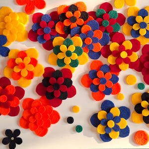 Blumen Filz 12tlg in verschieden Farben Mehrfarbig Basteln Bastelmaterial Scrapbooking Kartengestaltung Deko Grundfarbe Rot DIY