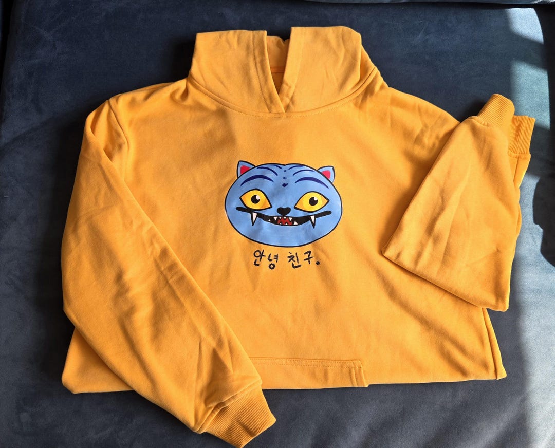 アイドル PIGGS_DEAR HUNTER TOUR Hoodie KINCHAN KPop Demon Hunters Light Sticks Oversized Hoodie – Netflix Shop