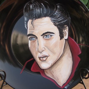 Elvis Presley | Król | Malowane ręcznie | Sztuka ścienna | Talerz dekoracyjny | Pop Art | Sztuka portretowa | Prezent dla miłośników muzyki