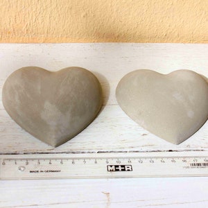 Herzen aus Beton klein oder groß im Set Betonherzen 2 Stück Herzen groß