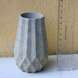 Betonvase für Trockenblumen kleine Vase aus Beton grau image 7