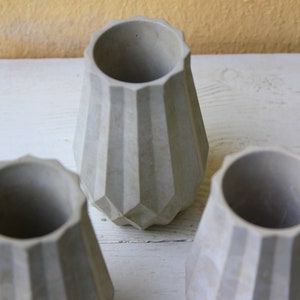 Betonvase für Trockenblumen kleine Vase aus Beton grau image 3
