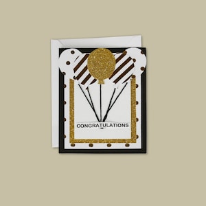 Carte de félicitations avec des ballons d'or
