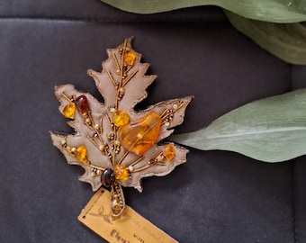 Handmade maple leaf brooch – made of olive-colored leather with zirconium and amber