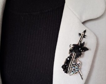 Handmade brooch “Violin” – made of glass beads in black and silver