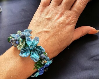 Bracelet made of natural stone