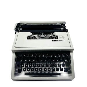 Vintage Grey Olivetti Dora Typewriter – Made in Italy – Portable Manual Typewriter – Great Condition – Retro Working Typewriter