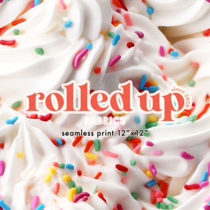 Könnte beinhalten: Nahaufnahme von weißer Schlagsahne mit bunten Streuseln. Der Text "rolled up fabrics" und "seamless print 12" x 12" ist auf die Sahne gedruckt. Der Text "since 2020" ist auf der rechten Seite des Bildes gedruckt.