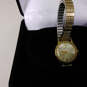OMEGA Vintage Manual Wind 9ct Gold Ladies Watch