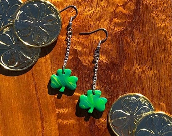 Dangling Shamrock Swirl