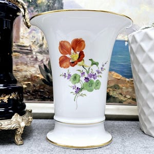 Hand-painted, luxurious &quot;Meissen&quot; porcelain flower vase