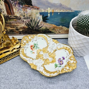 Eine luxuriöse, reich vergoldete Meissen Porzellan tiefe Servierplatte. Hergestellt in ~1934 s