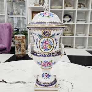 Antieke "Potschappel Dresden" porseleinen vaas met deksel, rozenmotieven en gouden ornamenten