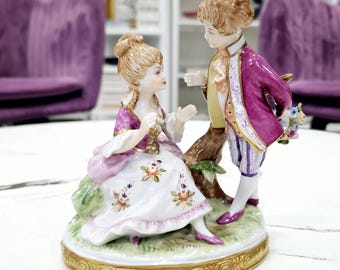 Collectible, handmade &quot;UNTERWEISSBACH&quot; porcelain statuette.