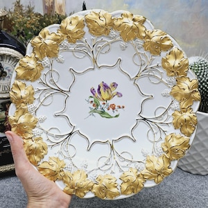 Plato hondo/cuenco de porcelana "Meissen" lujoso y ricamente dorado.