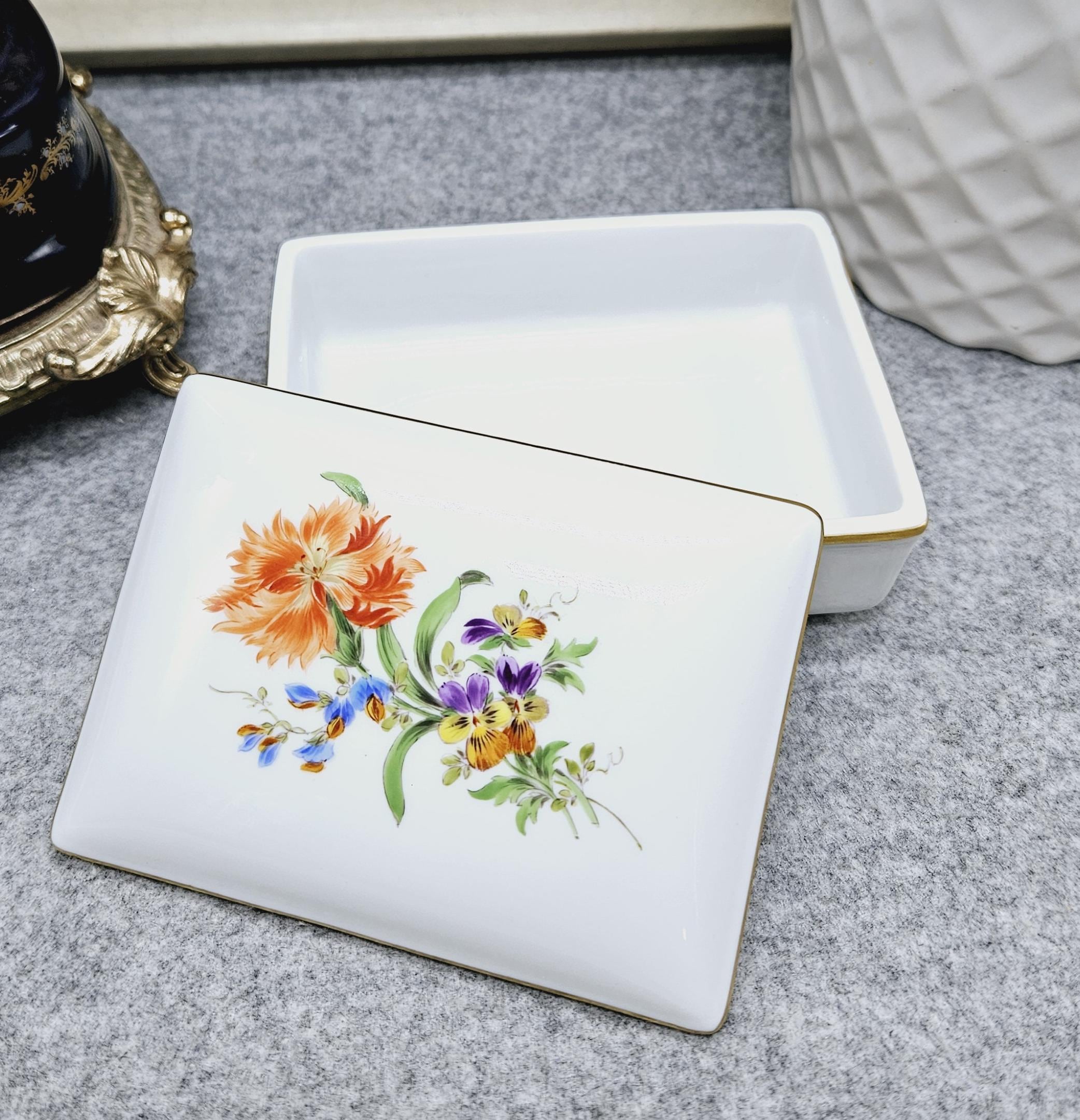 Hand Painted Gilt Royal Meissen White Porcelain Box With Lid. - Etsy