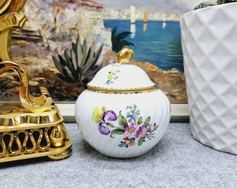 A stunning real gold decorated Nymphenburg porcelain box with lid / sugar bowl.