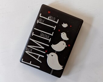 Personalized Fridge Magnet - Family of Birds | Ceramic Magnet, Customizable with Names (up to 4 people) | Family Gift, 7 x 5 cm
