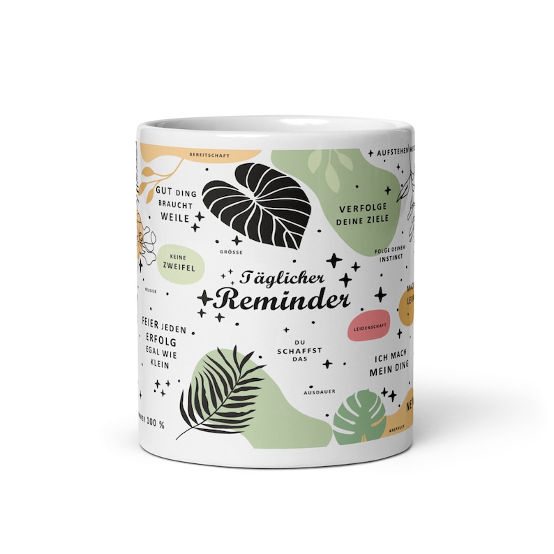 Die Tasse im floralen Design nutzt dir als täglicher Motivator. Auf der Kaffeetasse sind unterschiedliche Sprüche mit motivierenden und inspirierenden Sprüchen für deine tägliche Arbeit aufgedruckt.