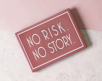 Ceramic fridge magnet "No Risk No Story" | Saying magnet for magnetic boards & kitchens | 3D textured quote in dusty rose | Gift idea to boost morale