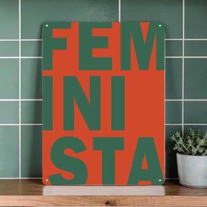 Feminismus Metallschild mit FEMINISTA-Schriftzug – modernes Statement-Design auf 3mm dickem Metall.