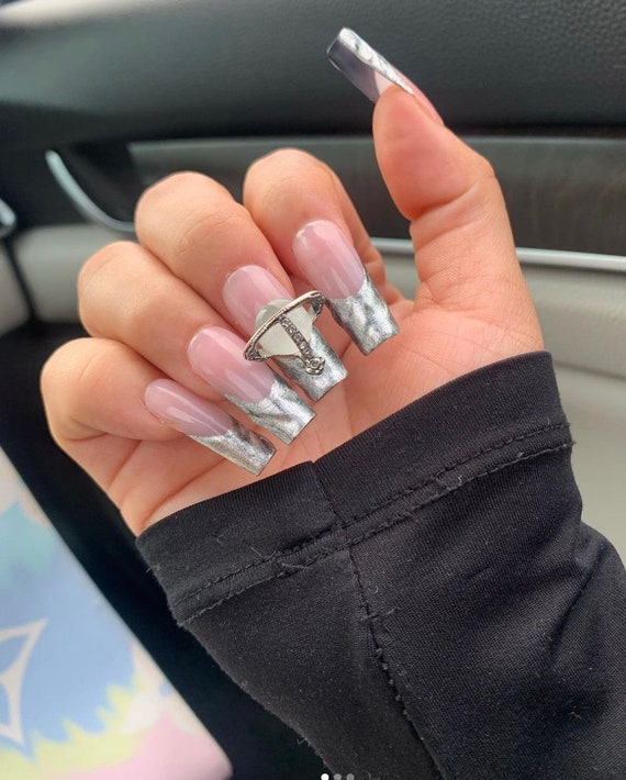 Chrome Manicure Nail Wraps Create the Coolest Mirror Manicure | Teen Vogue
