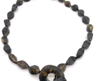 Collar de ámbar negro con cierre de palanca | Hecho a mano | Ámbar báltico mate | Piedra natural