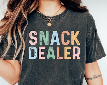 Camiseta de vendedor de bocadillos, divertida para mamá, cómoda para mamá, regalo para mamá, vida de mamá, sarcástica para mamá, para mamá de niño pequeño