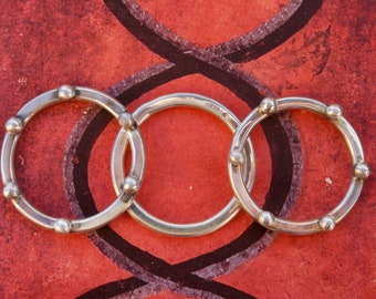 Stapelring Set: Drei dünne gehämmerte Silberringe zum kombinieren und tragen jeden Tag. Handgefertigte, minimalistische und moderne Ringe