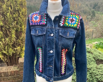 Vintage Handmade Granny Crochet Squares Trucker Denim Jacket, Jeans Jacket with Crochet Rainbow Patchwork, Rainbow Squares Denim Jacket M/L