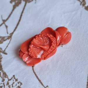 Vintage 14K Solid Gold Genuine Japanese Red Momo Coral Flower Pendant / Brooch