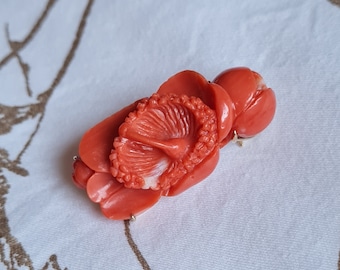 Vintage 14K Solid Gold Genuine Japanese Red Momo Coral Flower Pendant / Brooch